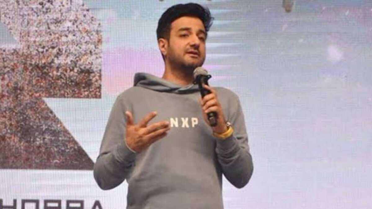 No fight took place amongst Siddharth Anand and his assitant director on the sets of Pathan