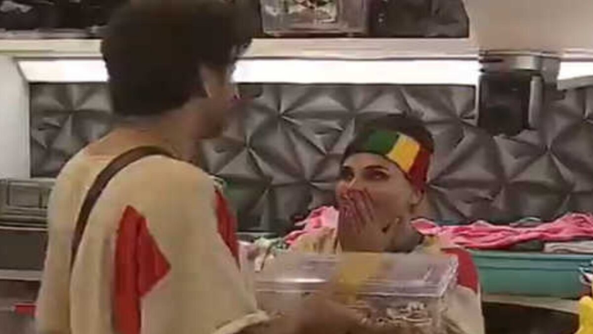 Bigg Boss 14: Vikas Gupta gifts a box full of jewellery to Rakhi Sawant; Gets praised by Dalljiet Kaur and Shefali Bagga