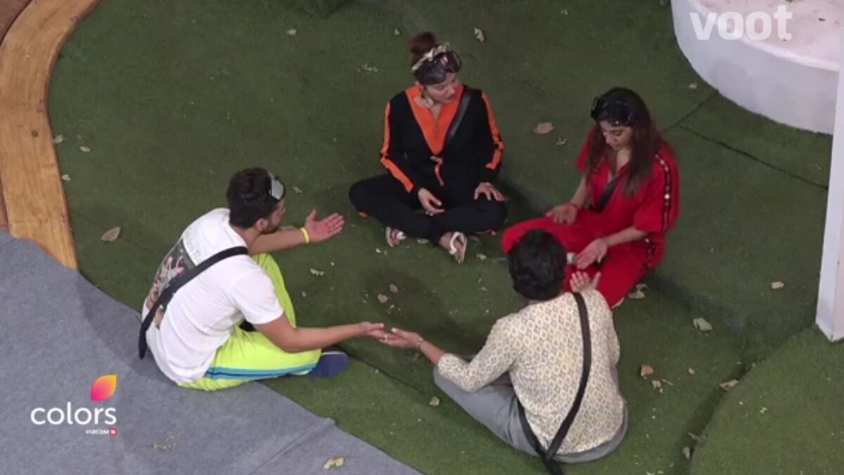 Bigg Boss 14: Nikki Tamboli, Aly Goni, Vikas Gupta and Rubina Dilaik enjoy playing ‘Sunday-Monday’