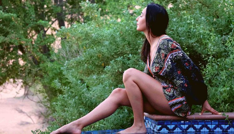 Feryna Wazheir by the pool in Dubai (2)