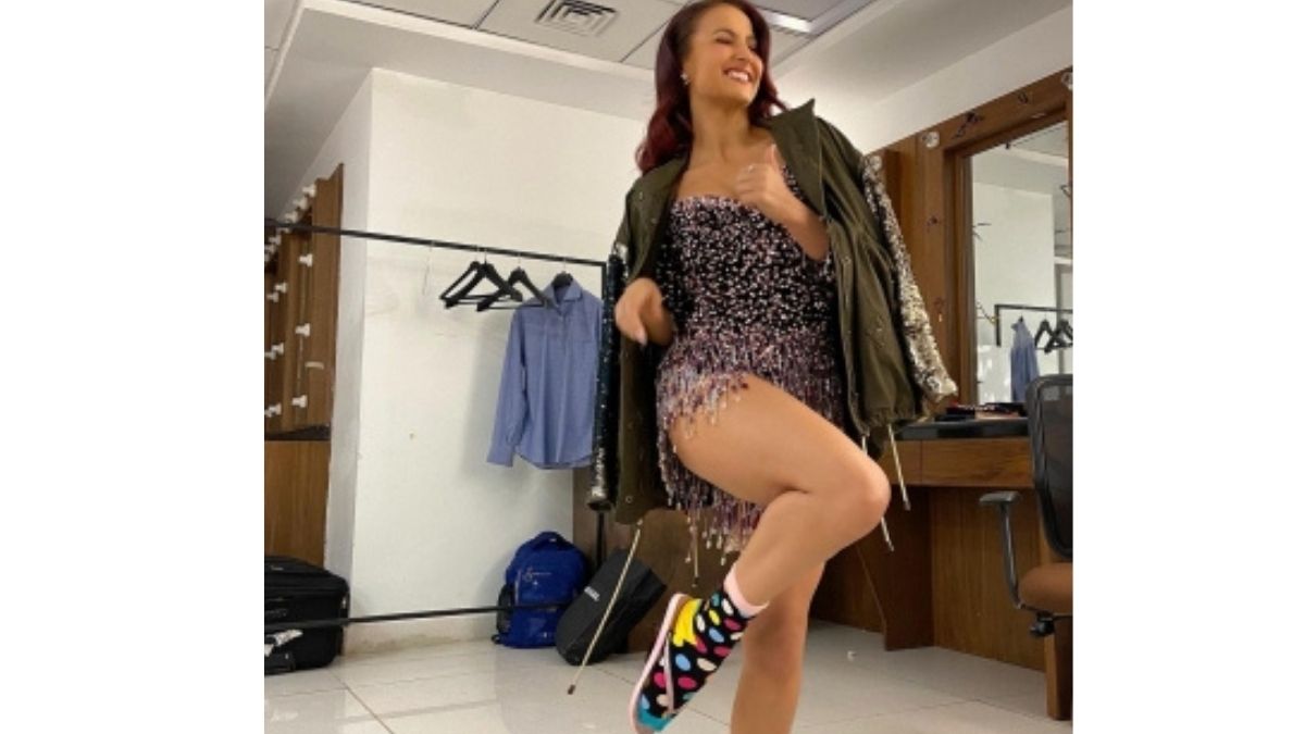 Elli AvrRam flaunts ‘sexy quirky socks’ from song she shot with Aamir Khan