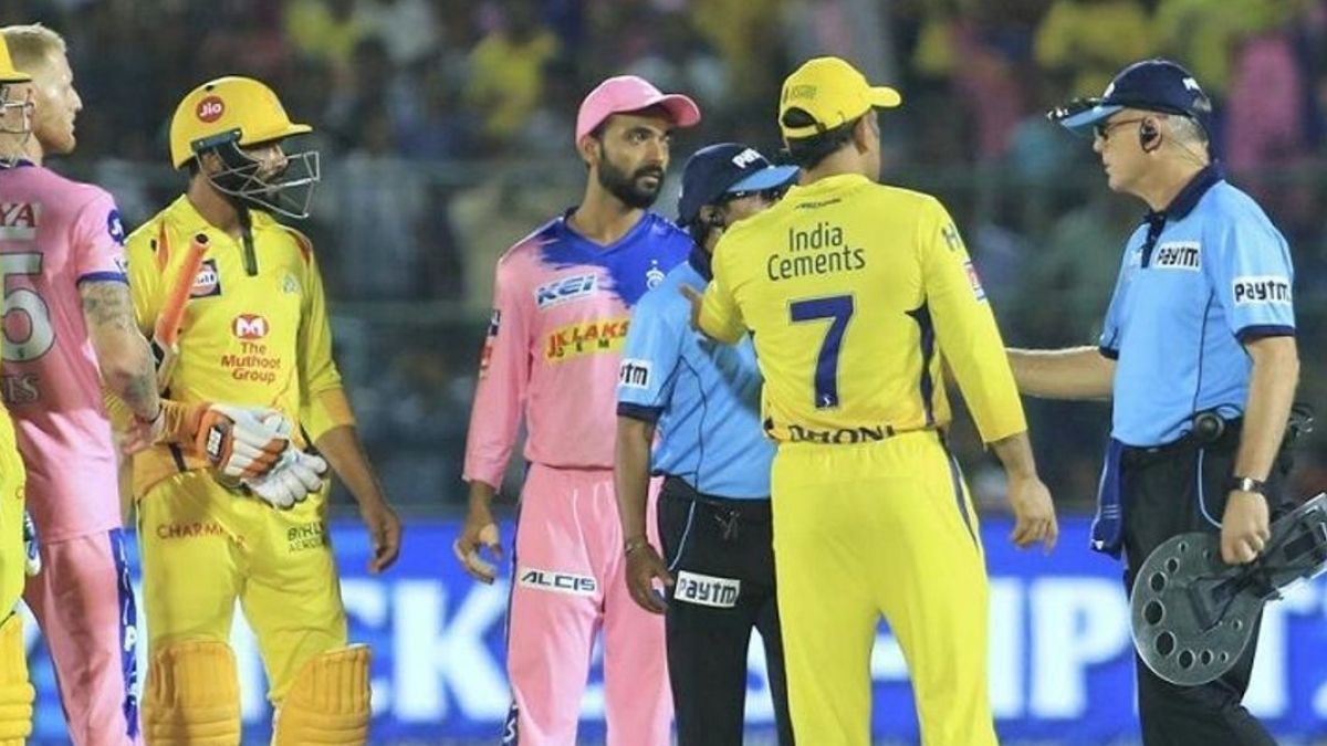 10 Instances when MS Dhoni aka “Captain Cool” got angry on field