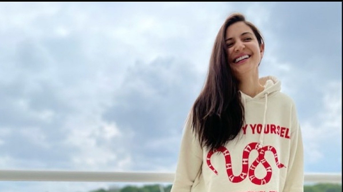 Anushka Sharma in UK stadium: posts picture on Instagram