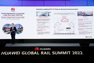 Xiang Xi, Vice President of Huawei's Global Transportation Business Unit, delivers a keynote speech (PRNewsfoto/Huawei)