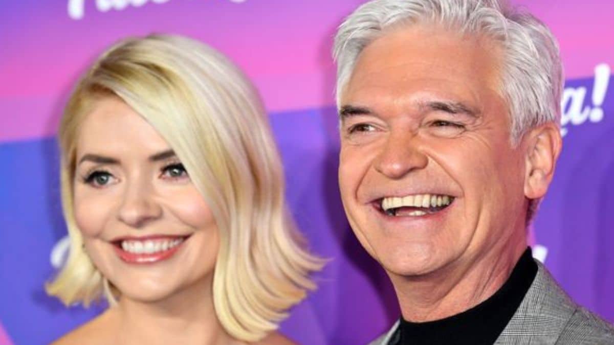 Holly Willoughby returns to “This Morning” ; Shares an emotional speech for Phillip Schofield