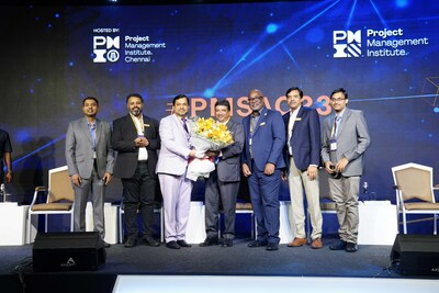 Figures on Stage (Left to Right): Vijay Narayanan (Conference Director and Secretary, PMI Chennai Chapter), Prasanna Sampathkumar (Region 11 Mentor, PMI), Parvez Alam (Conference Chair and President, PMI Chennai Chapter), Hon’ble Dr. PTR Palanivel Thiagarajan (Minister of Information Technology & Digital Services, Tamil Nadu State), Ike Nwankwo (Governance Committee Chair, PMI), Ramam Atmakuri (Chair, Board of Directors, PMIef), and Sivaram Athmakuri (Vice President, Finance, PMI Chennai Chapter). Parvez Alam, the Conference Chair, extends a warm welcome to Hon’ble Dr. PTR Palanivel Thiagarajan, Minister of Information Technology & Digital Services, Tamil Nadu State, with a ceremonial bouquet.