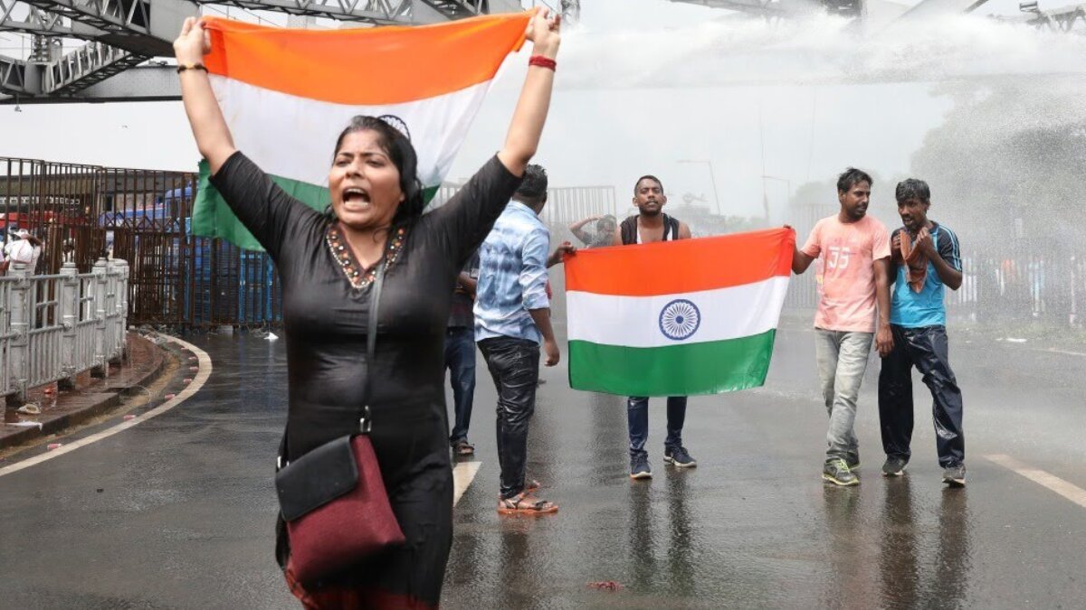 RG Kar Case: Police use Tear gas, Water Cannons on Protesters