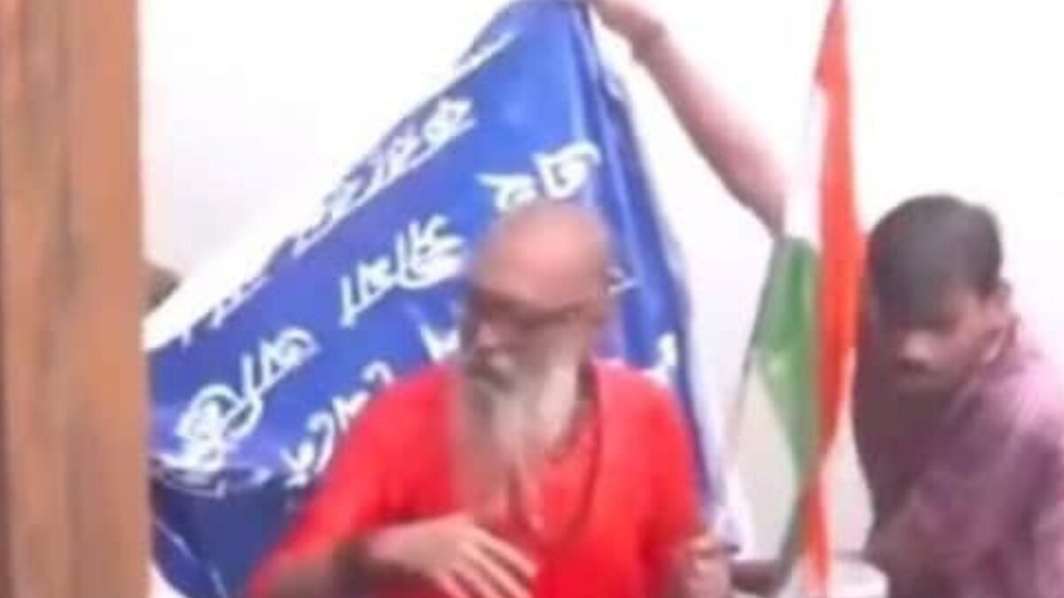 RG Kar Case: Video goes viral of elderly man standing in front Water cannons