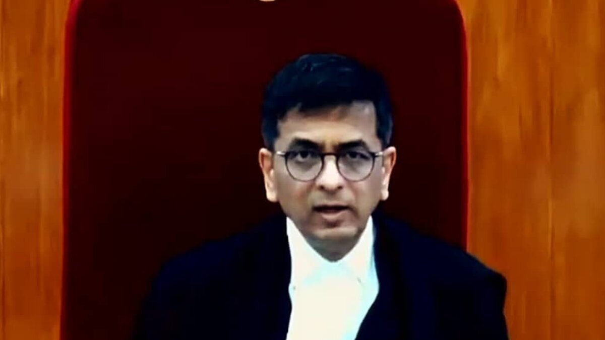 Chief Justice of India DY Chandrachud warns lawyer for Loud Argument in Court; Lawyer apologises