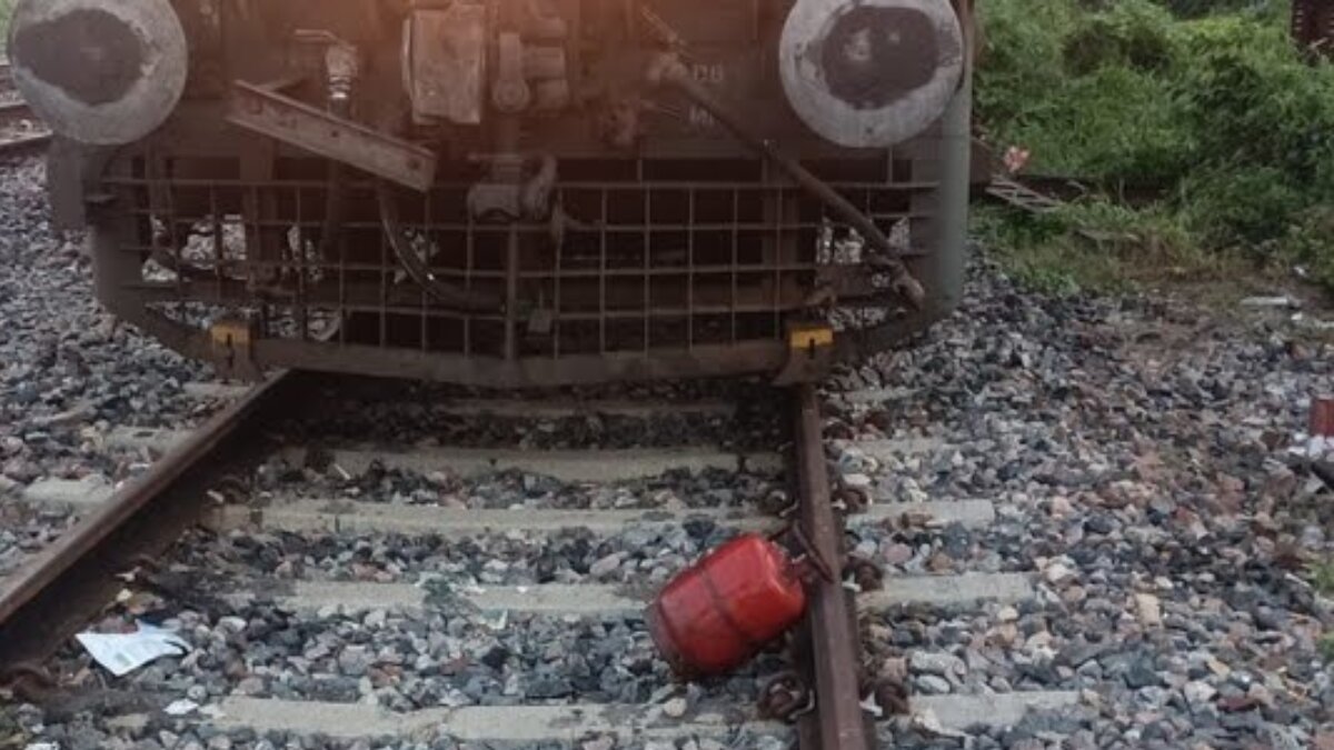 Loco Pilot found Gas Cylinder on Railway Track Near Prempur; 4th Attempt to Derail Train This Month