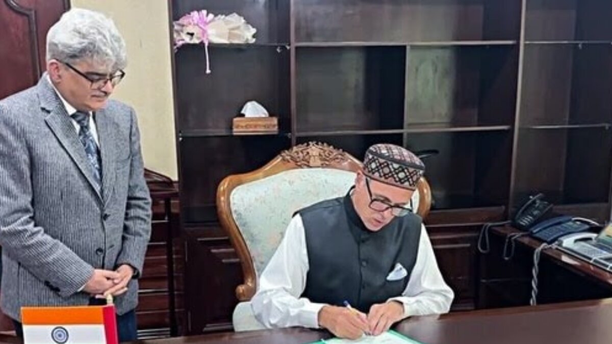 Omar Abdullah’s Statehood Resolution Faces Criticism for Ignoring Article 370
