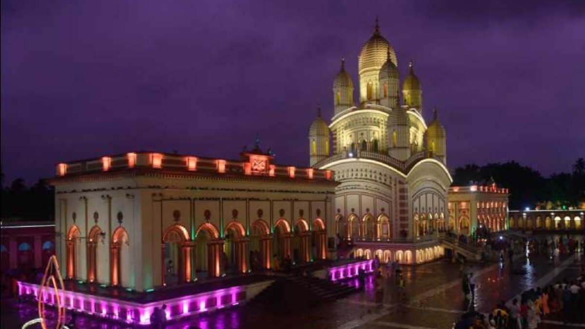Dakshineswar Temple Prepares for Kali Puja with Enhanced Security Measures