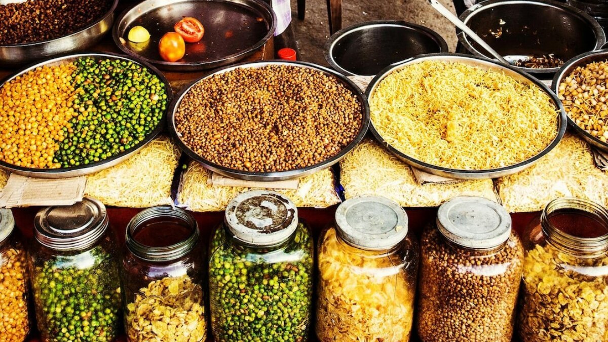 Taste of Kolkata: Top 5 Street Foods Every Visitor Should Try