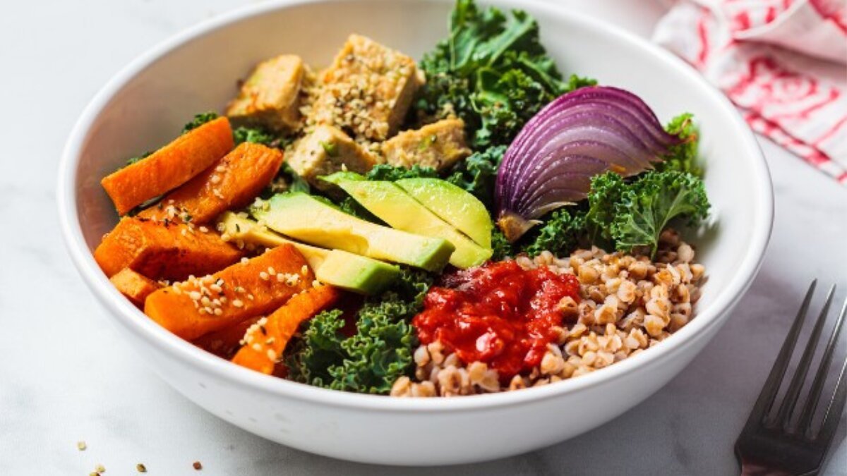 Fresh and Healthy: Top Salads to Support Your Fitness Goals