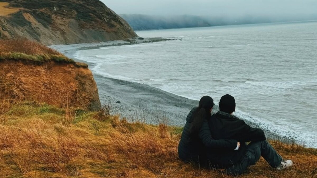 Vicky Kaushal and Katrina Kaif Share a Dreamy Moment by the Seashore