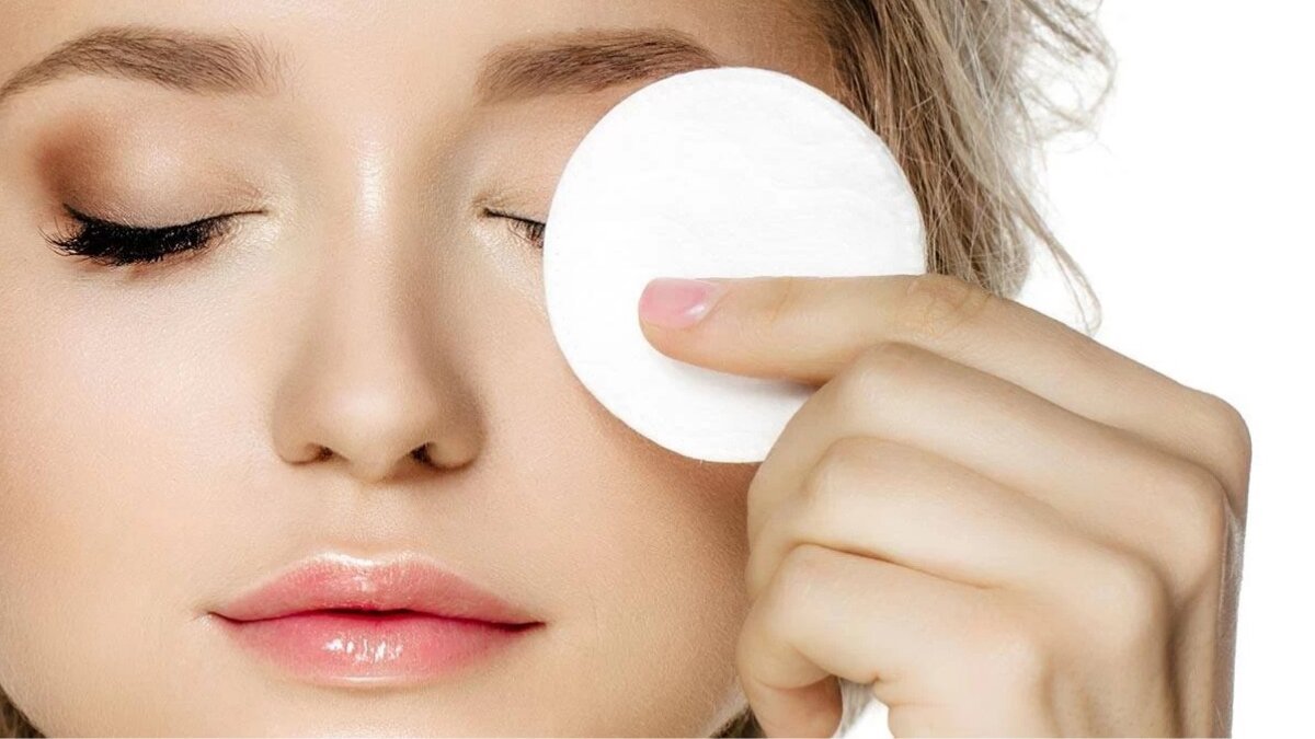 How Neglecting Eye Makeup Removal Can Harm Your Vision and Skin