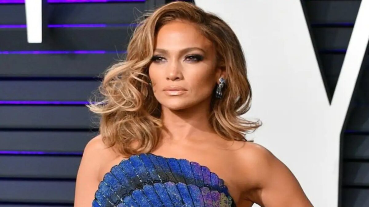 Jennifer Lopez Receives Praise for ‘Incredible Generosity’ Amid Los Angeles Wildfire Relief Efforts