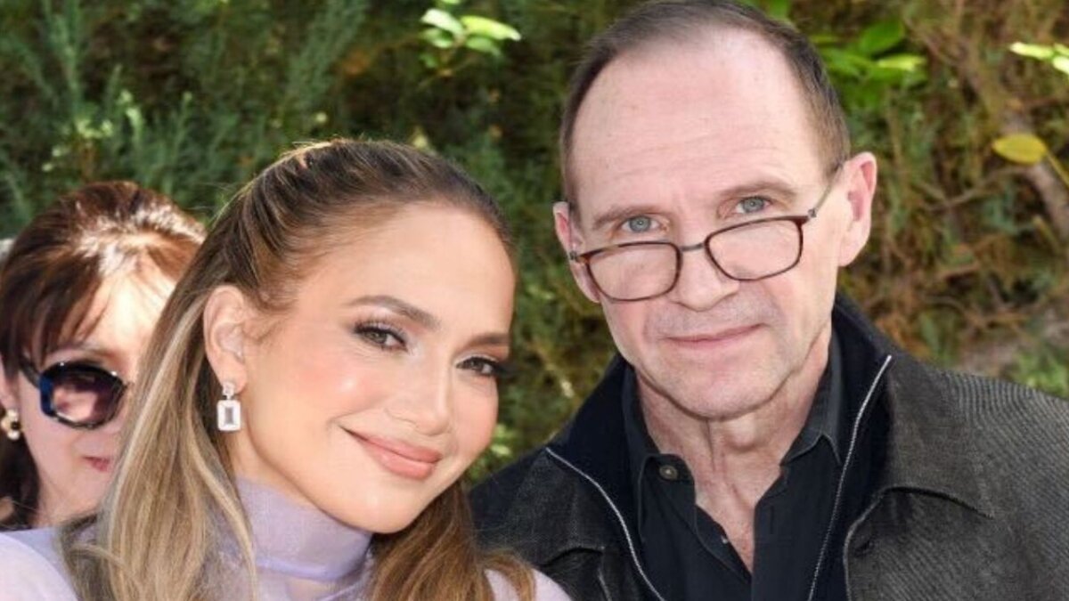 Jennifer Lopez And Ralph Fiennes Reunite At Palm Springs Film Festival