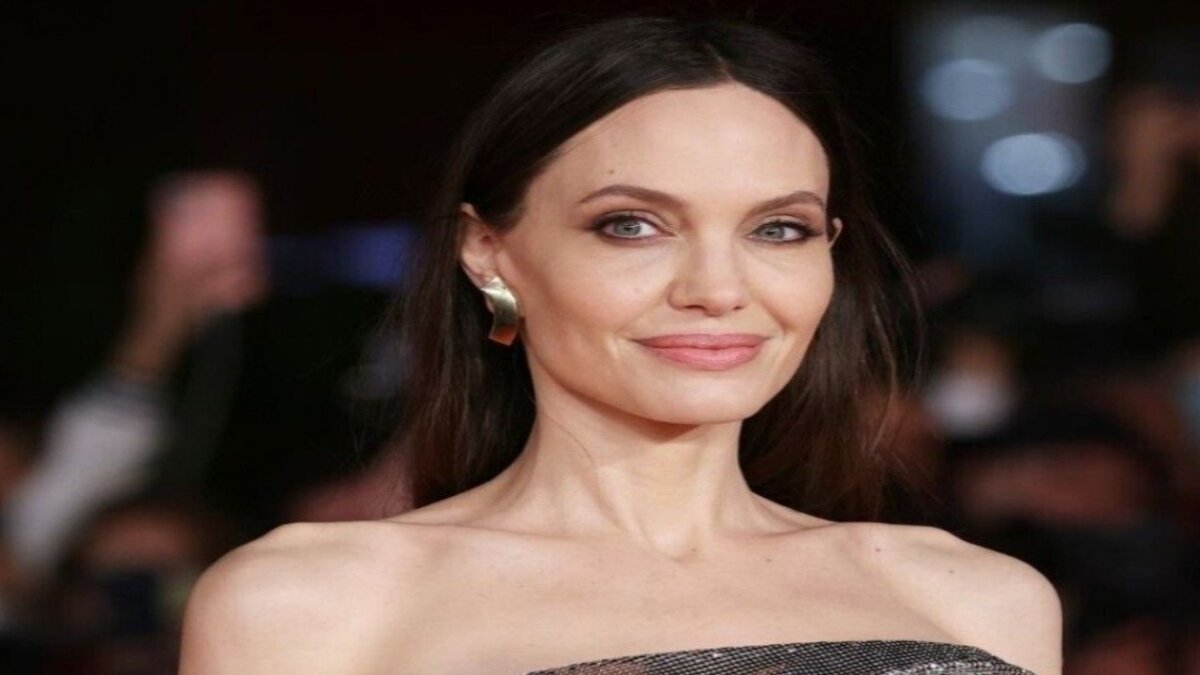 Angelina Jolie has opened her home to friends displaced by the devastating LA wildfires