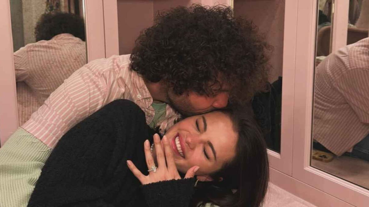 Selena Gomez And Benny Blanco Help Out With Food Packages For First Responders Of The LA Wildfires