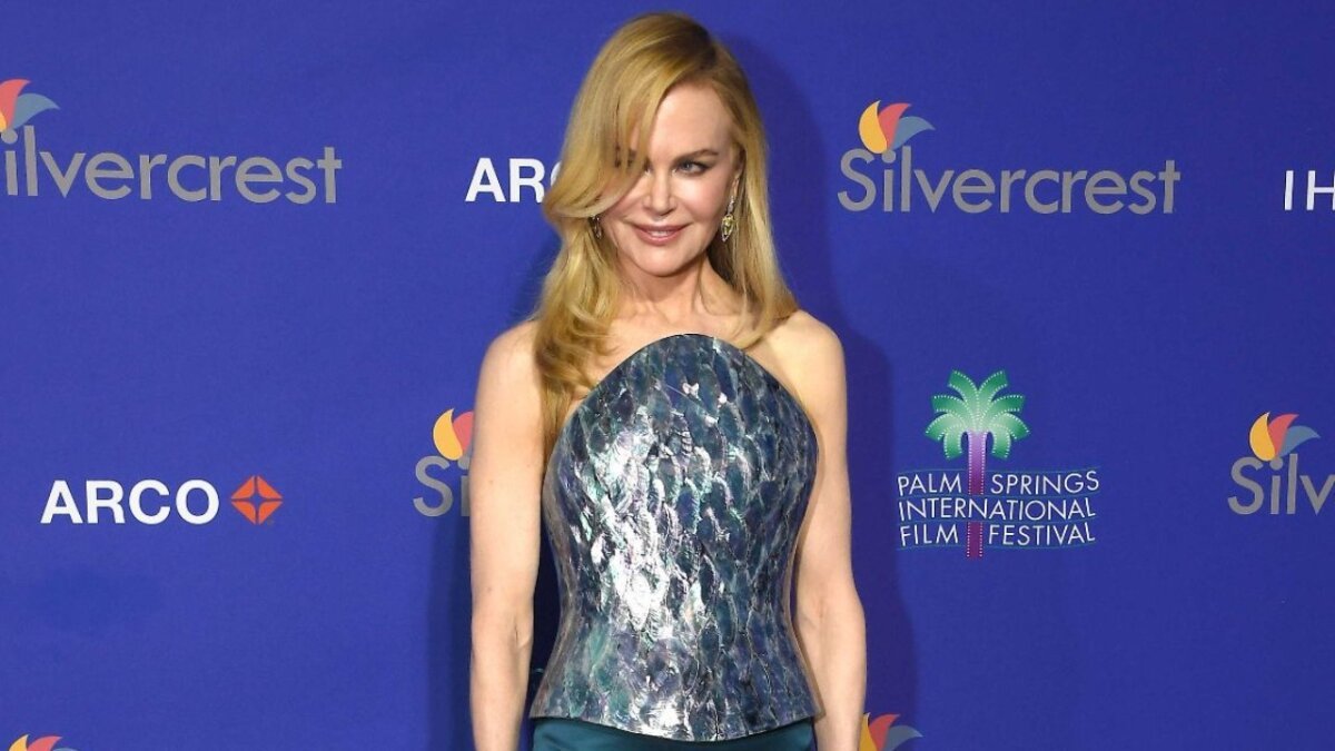 Nicole Kidman Cries While Dedicating Palm Springs Award to Late Mother