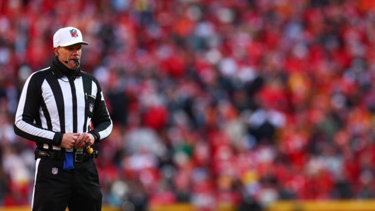 Are fans upset about crew officiating Chiefs playoff game?