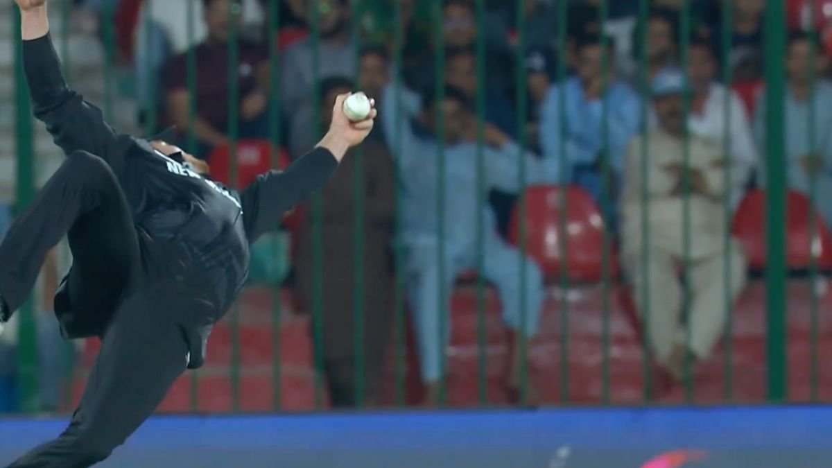 Champions Trophy 2025, PAK vs NZ Live Cricket Score: Glenn Phillips’ flying catch stuns Rizwan, leaves Pakistan in trouble