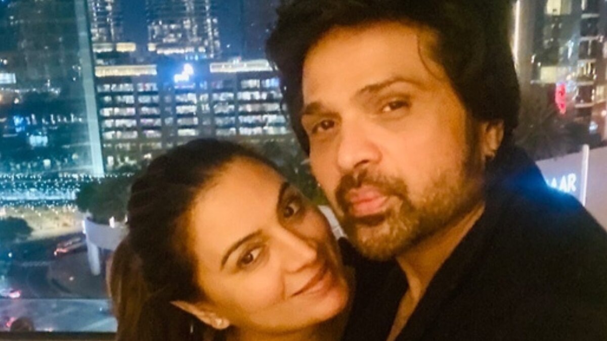 Sonia Kapoor mocks Himesh Reshammiya About His Mirror Obsession