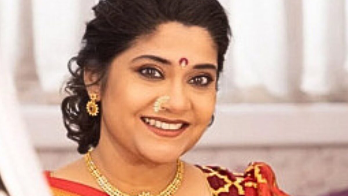 Renuka Shahane Shares Humorous Memory from Hum Aapke Hain Koun Set