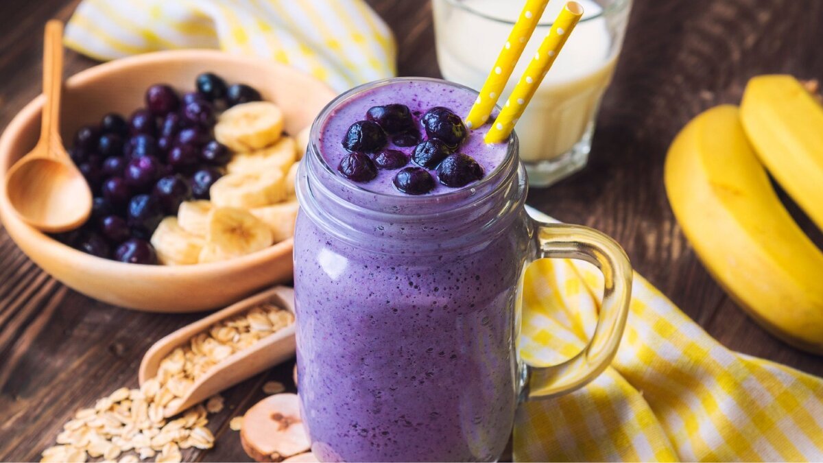 5 Quick and Easy Smoothie Recipes for Glowing Skin