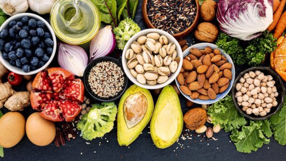 Top 10 foods to control high blood sugar naturally and improve insulin sensitivity