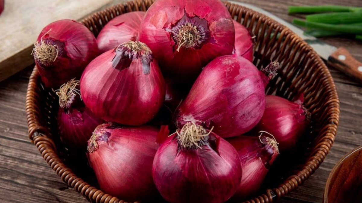 Why eating onions daily is a natural boost for health and digestion