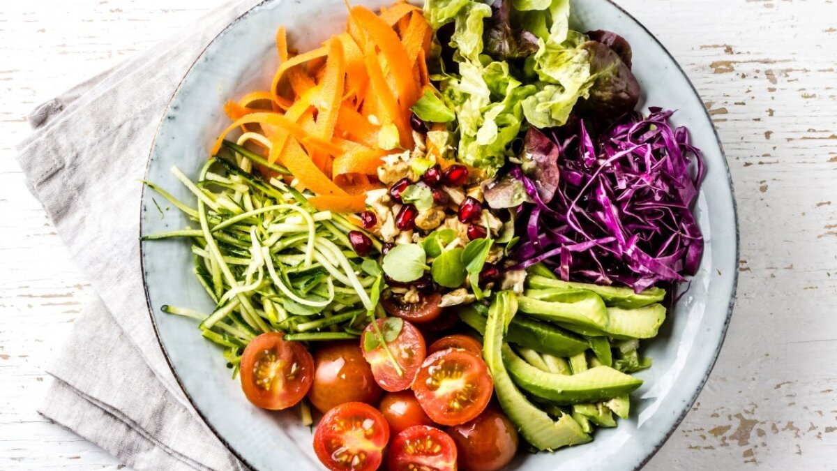 Smart ways to control sugar spikes: Can a daily bowl of salad help?