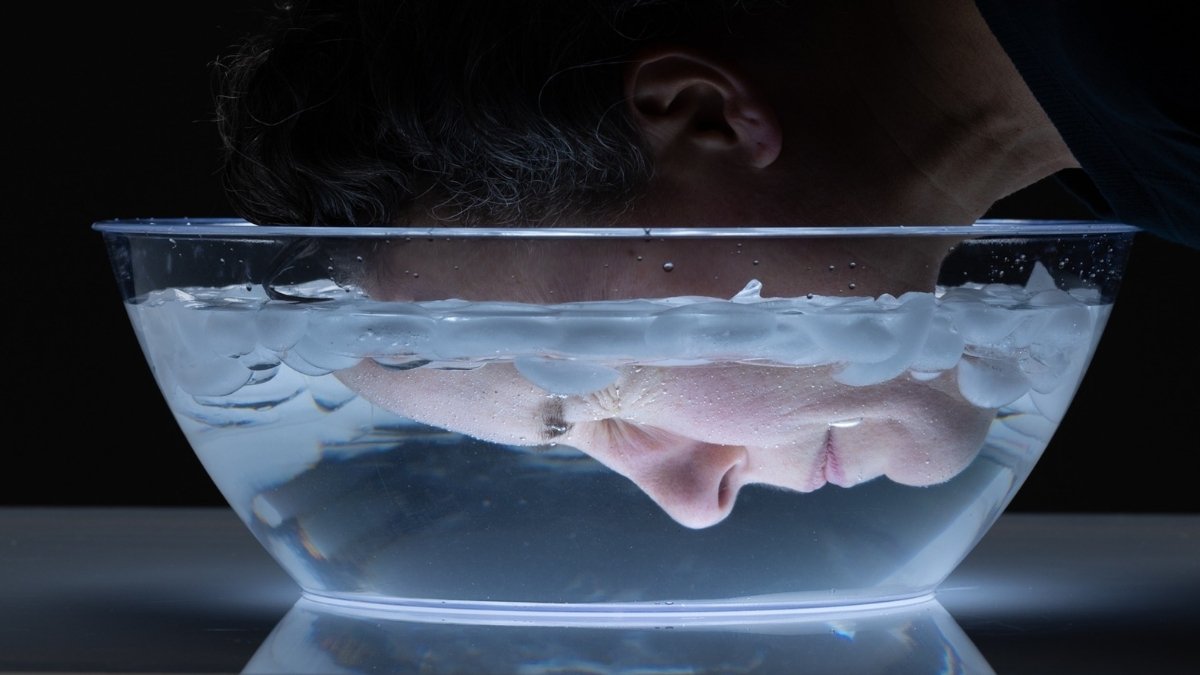 5 Benefits of face dipping in ice for glowing, firm, and calm skin