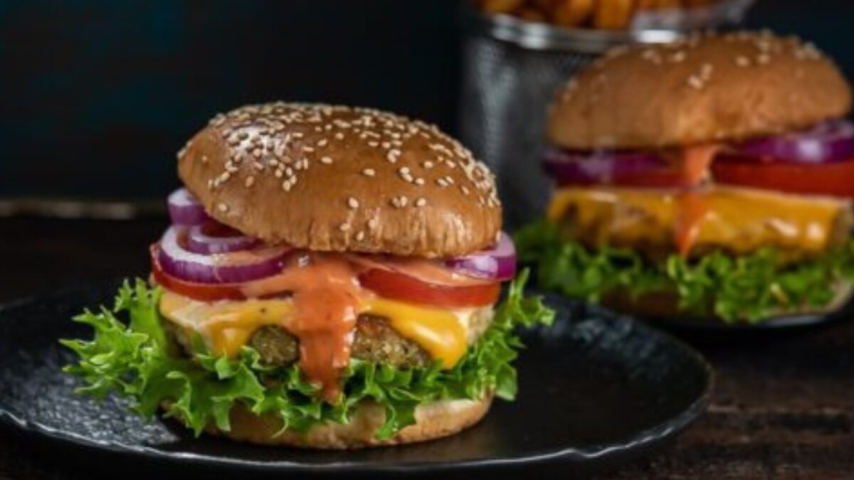 Crispy, spicy and satisfying: make aloo tikki burger in 5 easy steps