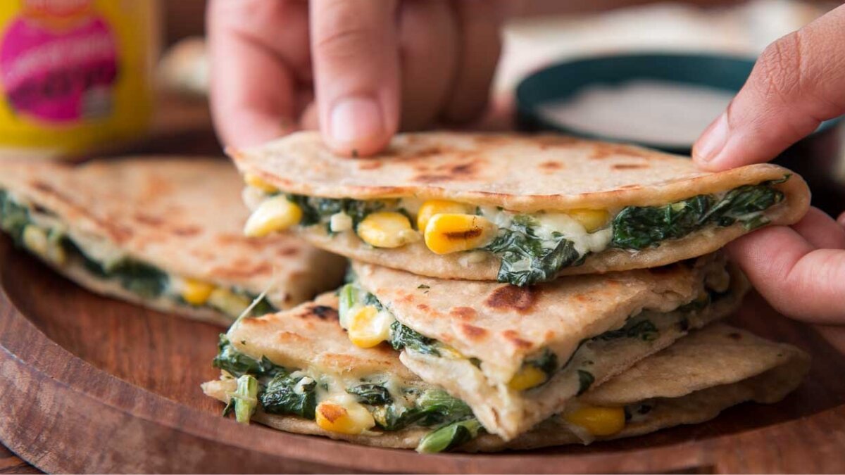 How to make corn and spinach quesadillas at home in 5 cheesy and easy steps