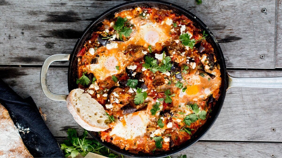 A skillet full of flavour: make egg shakshuka in 5 easy steps