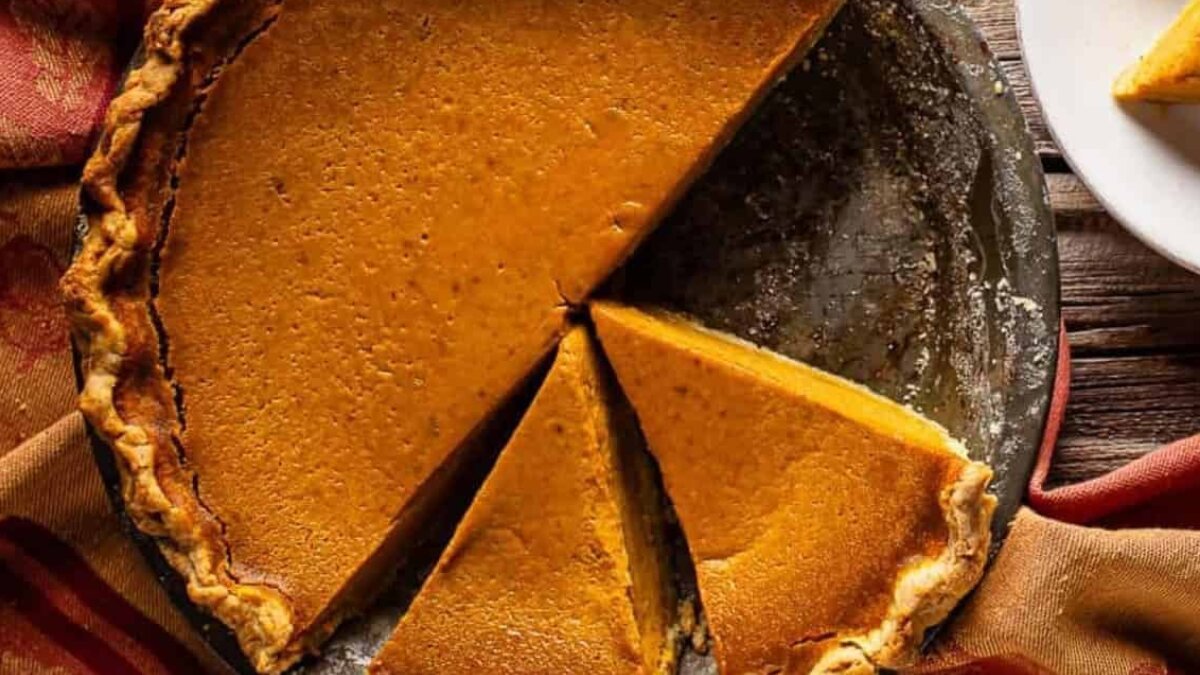 Bake the perfect pumpkin pie at home in 5 simple steps