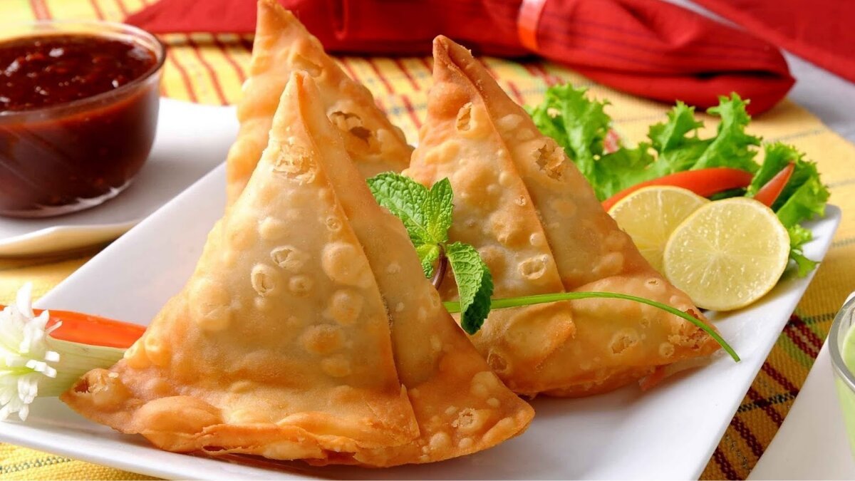 How to make crispy homemade samosa from scratch in 5 easy steps