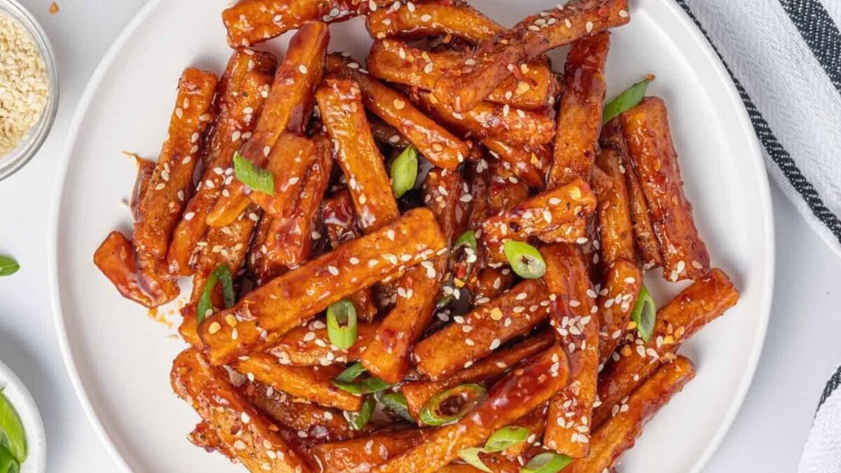 Crispy sweet and spicy delight: make honey chilli potato in 5 easy steps
