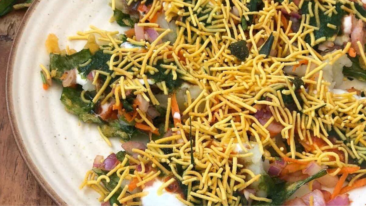 How to make crispy palak patta chaat at home in 5 simple steps