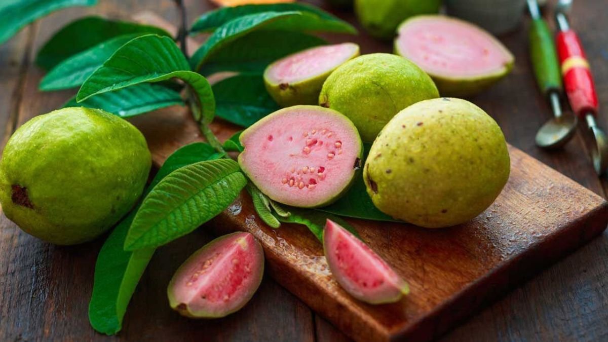 5 Science-backed benefits of eating guava daily