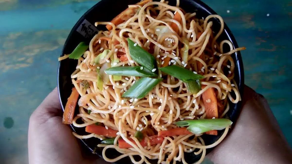 How to make schezwan noodles at home – step-by-step guide with tips