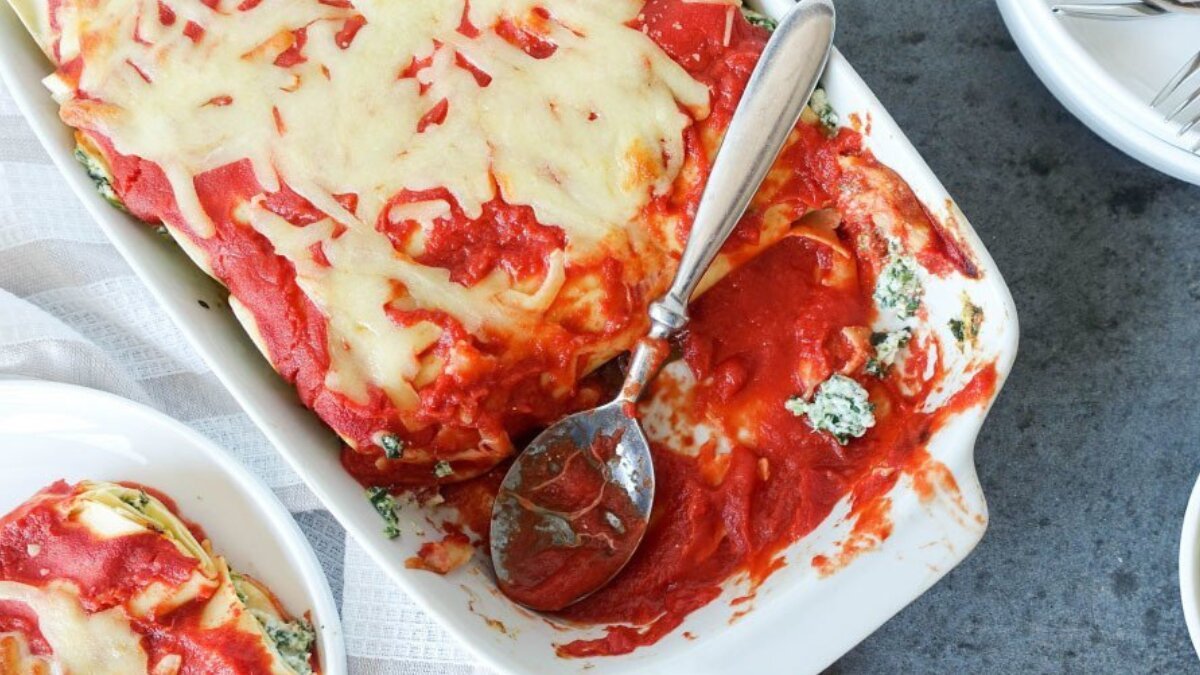 Bake zucchini and ricotta stuffed cannelloni in 5 creamy steps