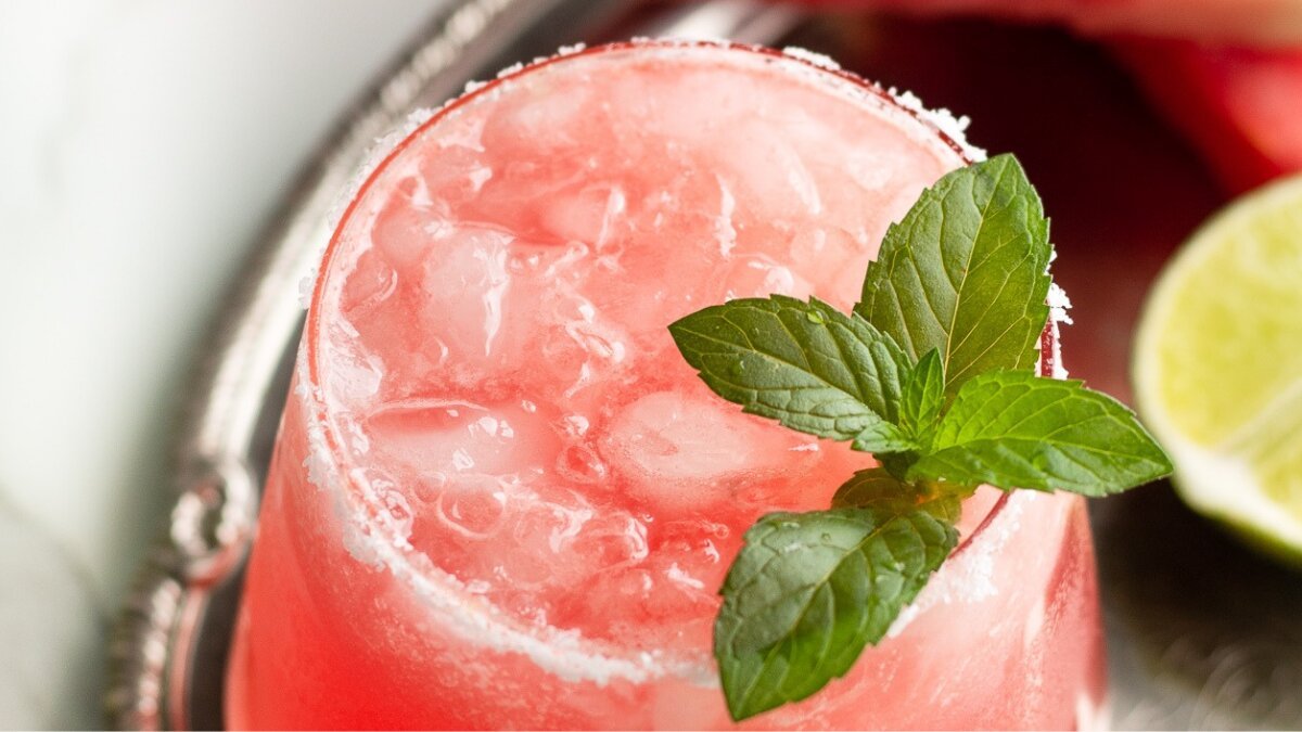 Watermelon mint fizz mocktail: homemade in 5 steps
