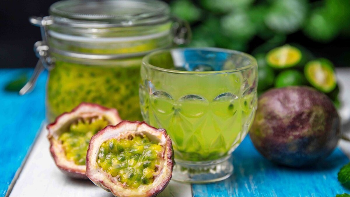 How to make passion fruit iced green tea in 5 refreshing steps