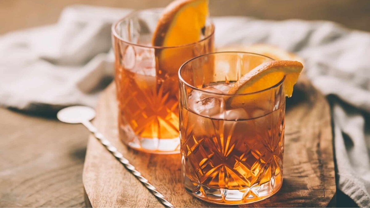 How to make spiced orange whisky cocktail at home in 5 smooth steps