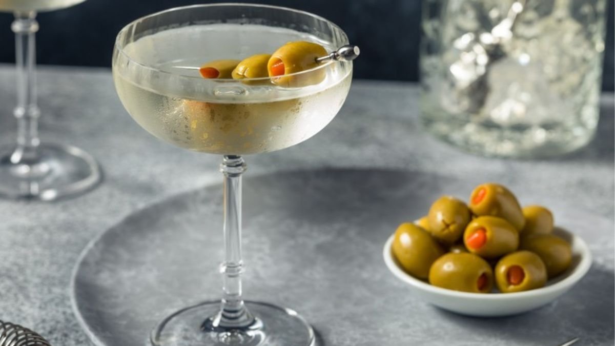 Classic martini cocktail recipe: ingredients, ratios, and expert tips