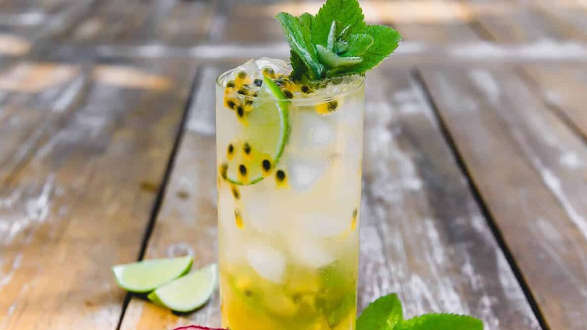 How to make passion fruit mojito cocktail at home in 5 fresh steps