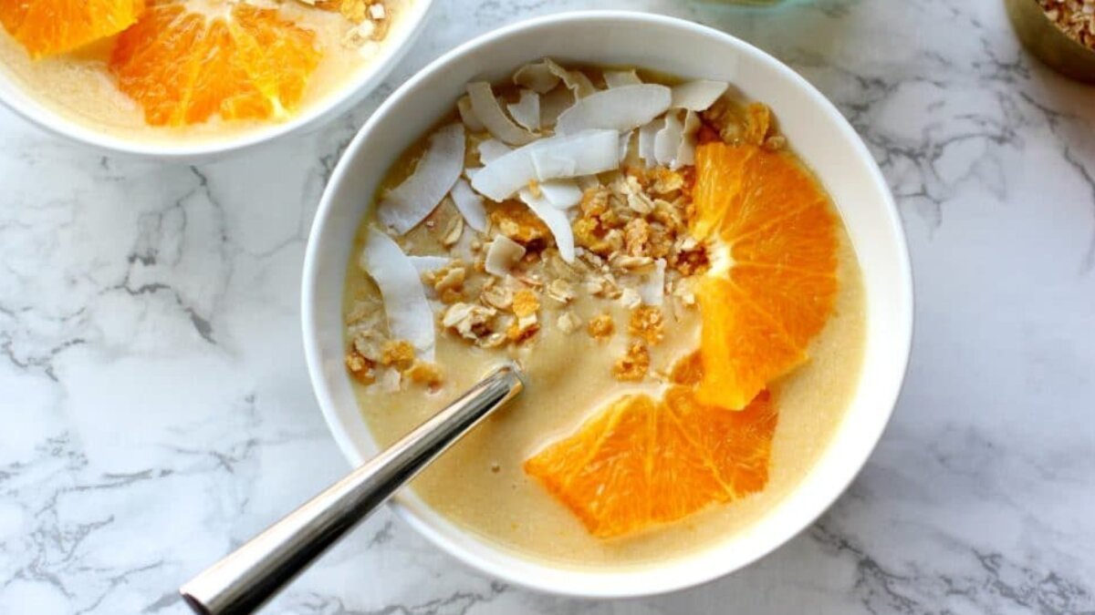 How to make orange yoghurt smoothie bowl at home in 5 simple steps